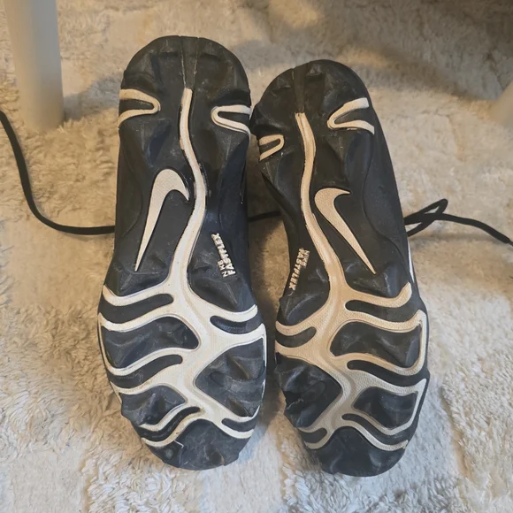 NIKE Softball Cleats - Picture 3 of 3